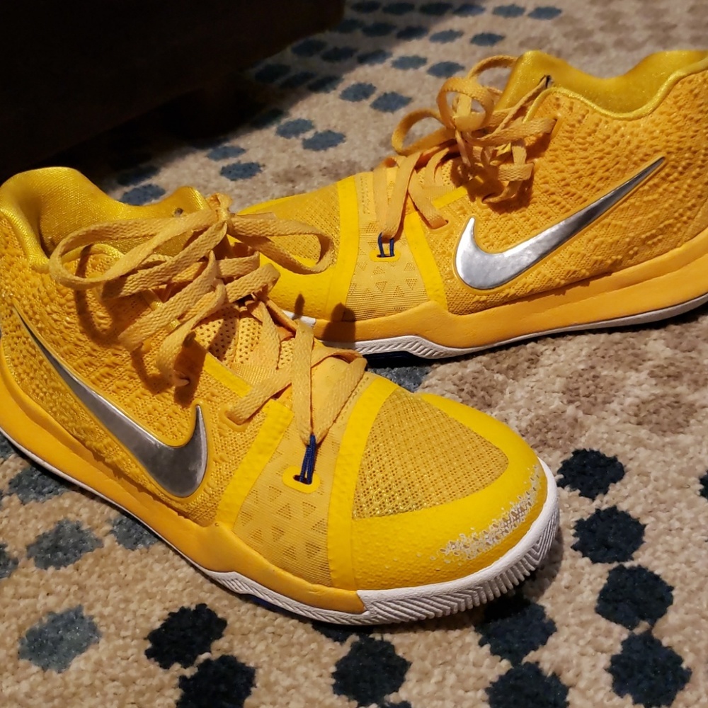 Kids Kyrie 3 sneaker